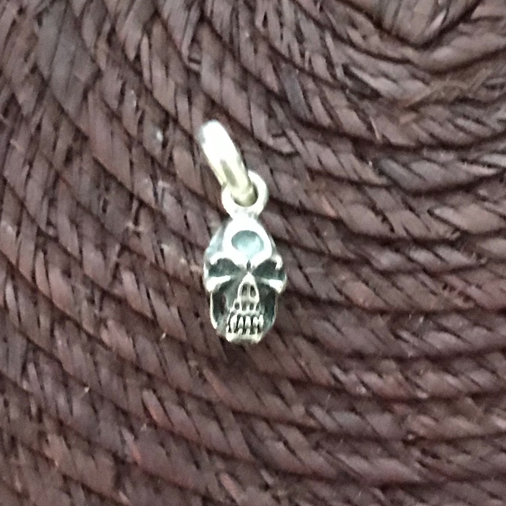 Small Silver Skull Pendant - Picture 8 of 8
